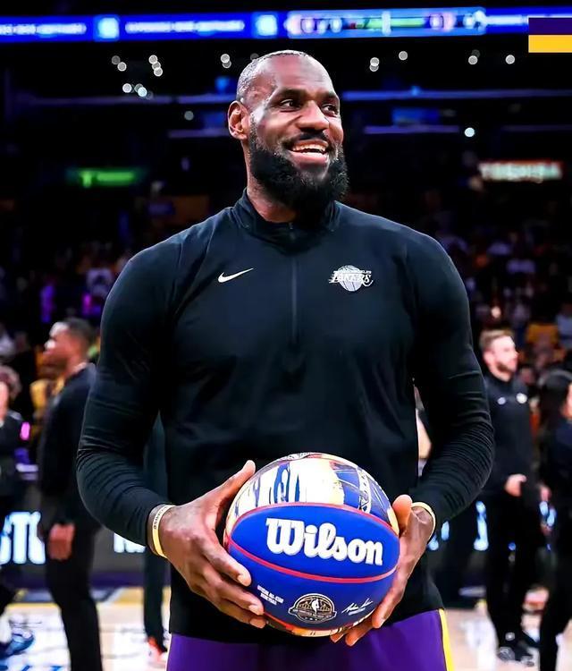 星空-詹姆斯连续十二场比赛得分超过败北，日本队挑战极限！的简单介绍