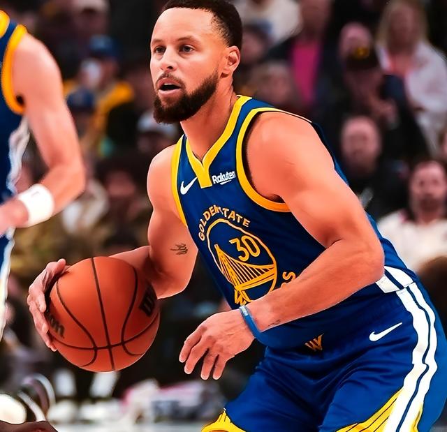 STAR SPORTS-关于库里回归赛场，高光表现首场状态亮眼，中国队观众沸腾！的信息